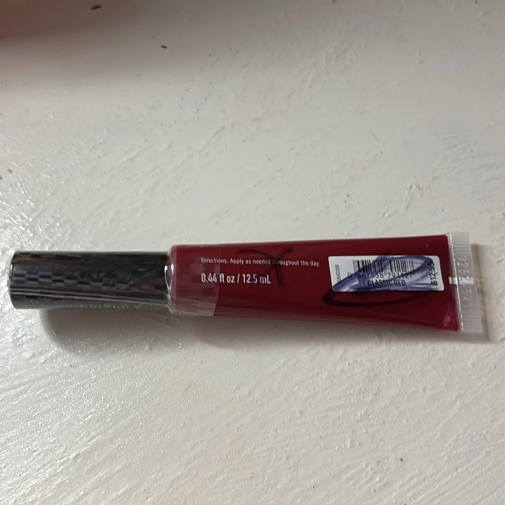 CLASSIC RED Matte Lip Cream 0.44 fl oz Bath & Body Works